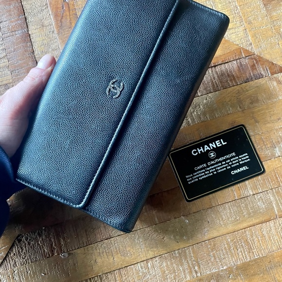 Lightly use CHANEL black caviar bifold wallet - Picture 3 of 7